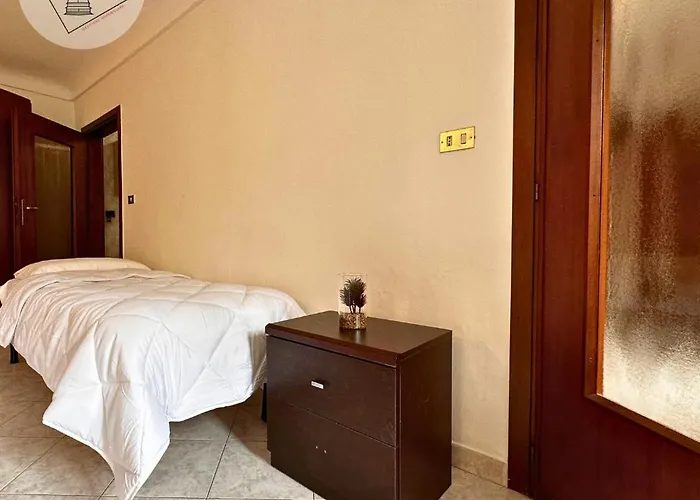 Tra Mole E Castello By To