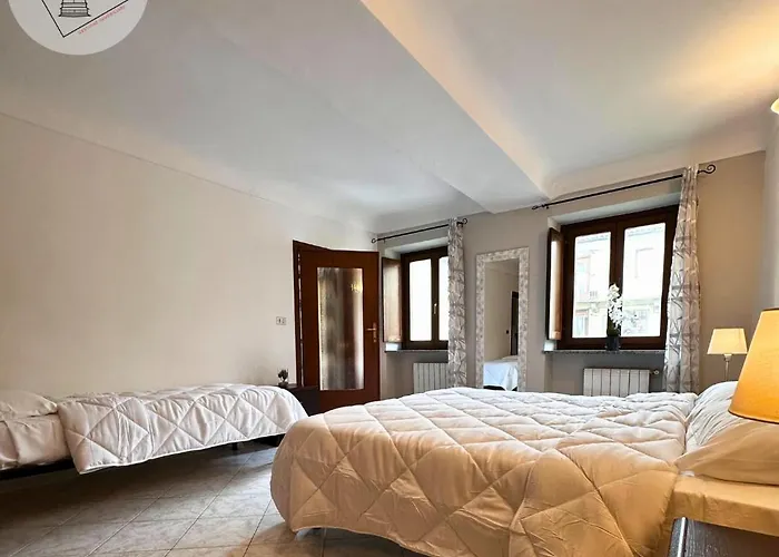 Tra Mole E Castello By To